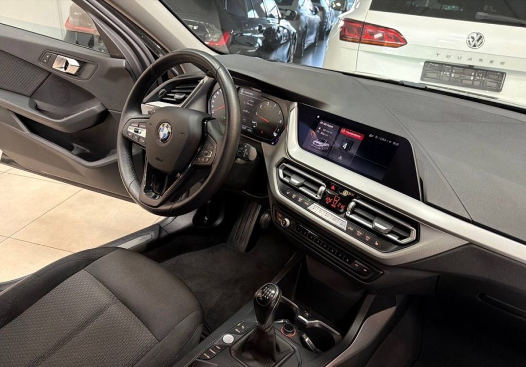 BMW 1 2021