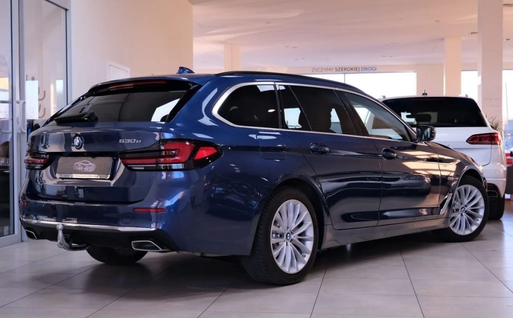 BMW 5 2023