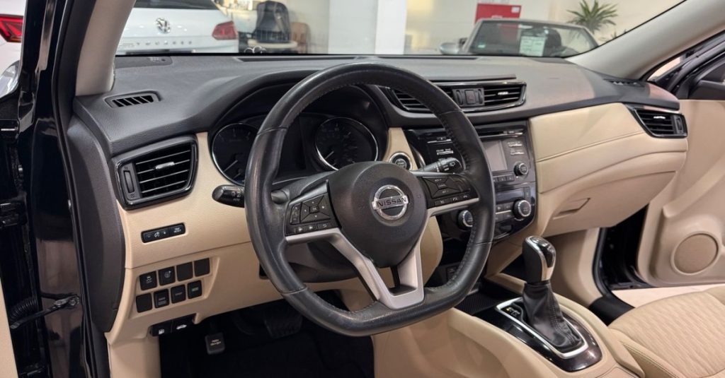 Nissan  2017