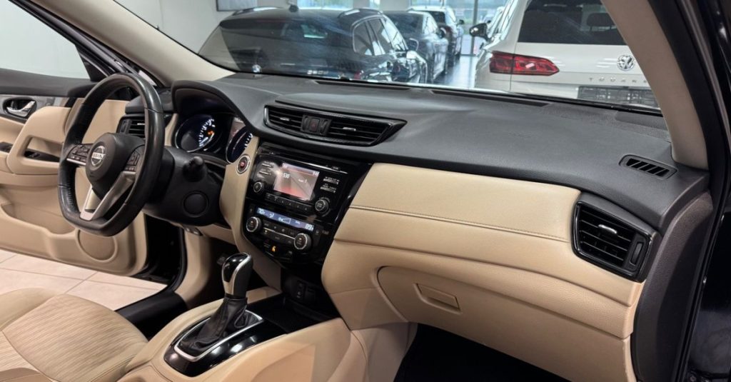 Nissan  2017