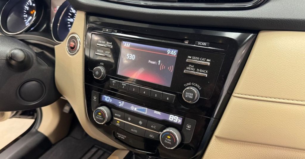 Nissan  2017