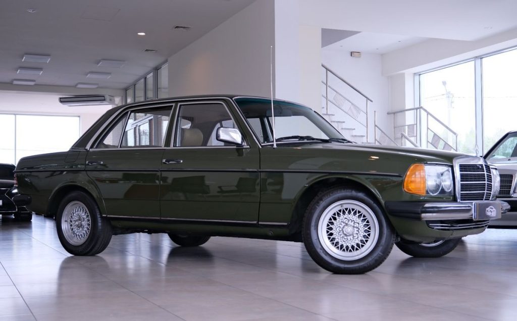 Mercedes-Benz  1982