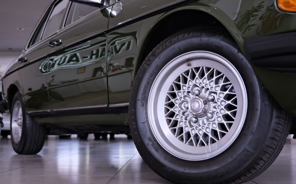 Mercedes-Benz  1982