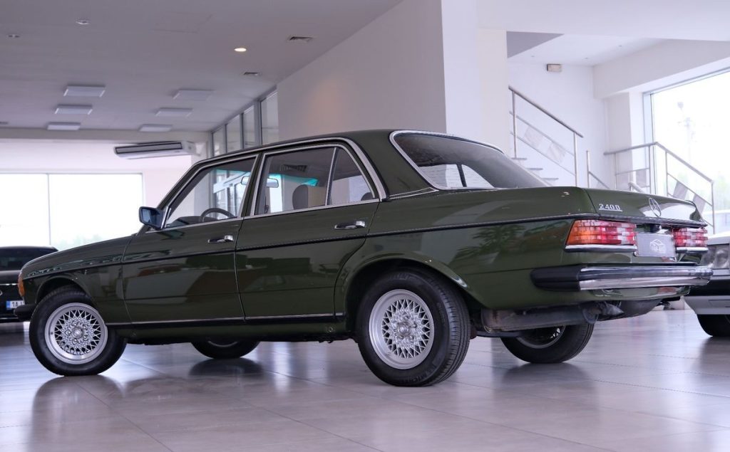 Mercedes-Benz  1982
