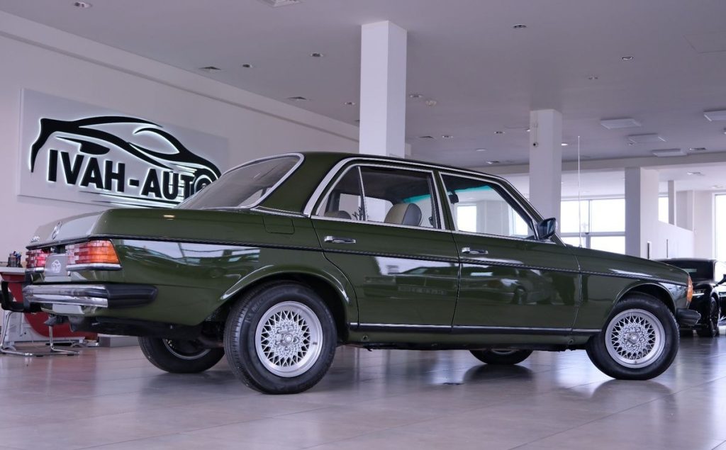 Mercedes-Benz  1982