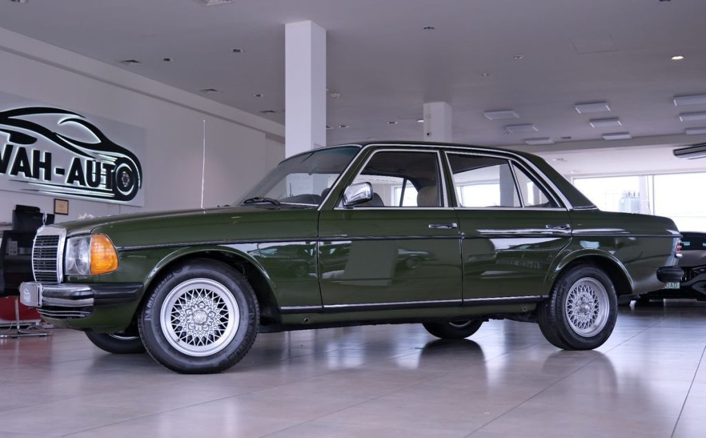 Mercedes-Benz  1982
