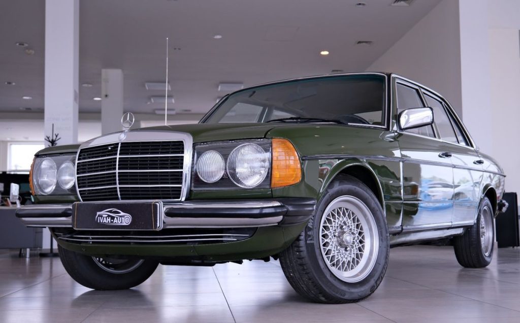 Mercedes-Benz  1982