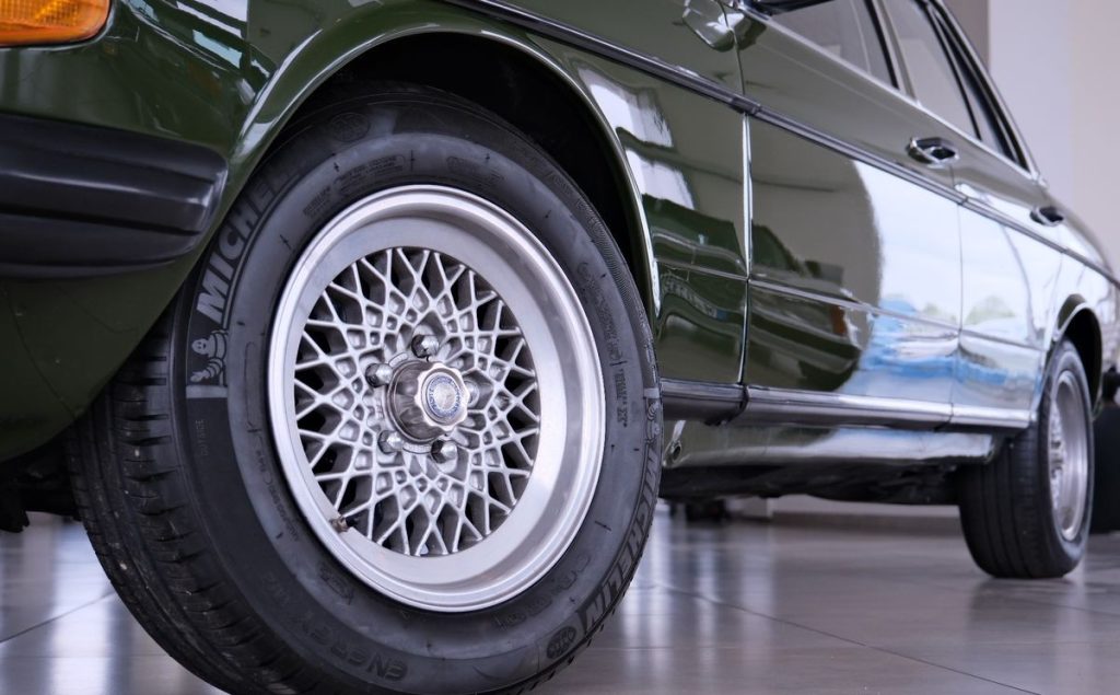 Mercedes-Benz  1982