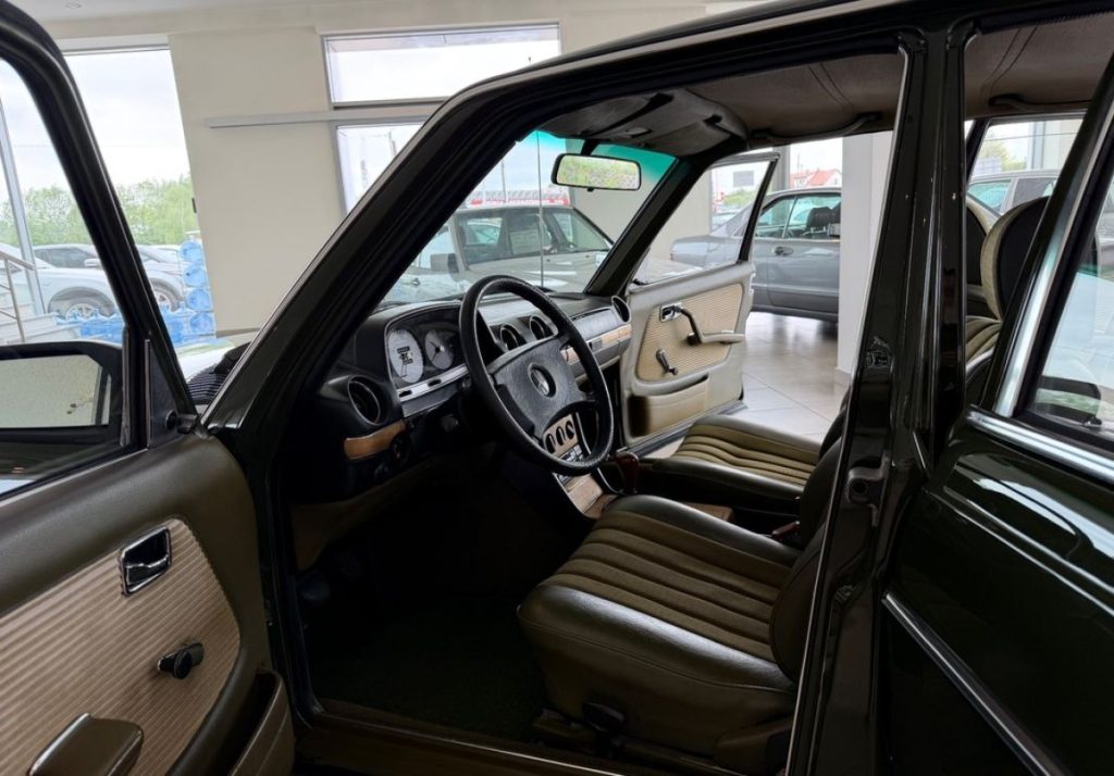 Mercedes-Benz  1982