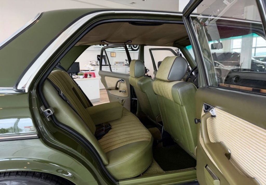 Mercedes-Benz  1982