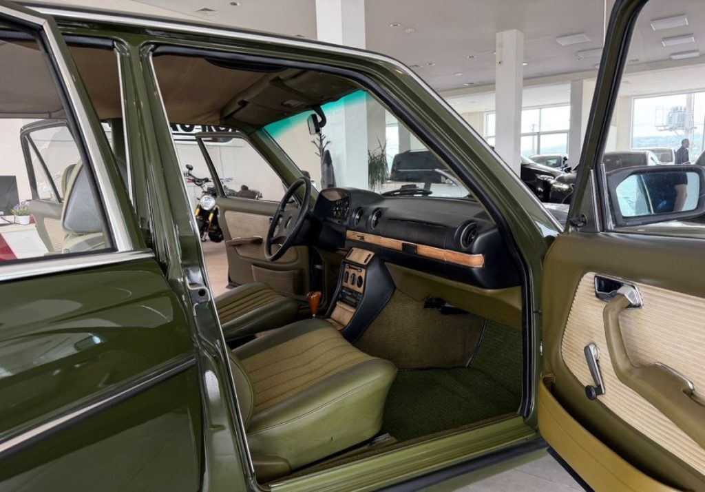 Mercedes-Benz  1982