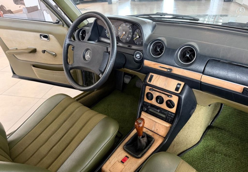 Mercedes-Benz  1982