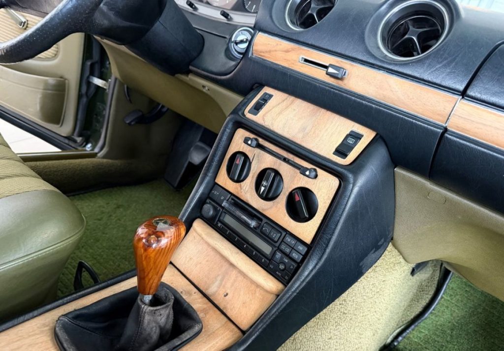 Mercedes-Benz  1982