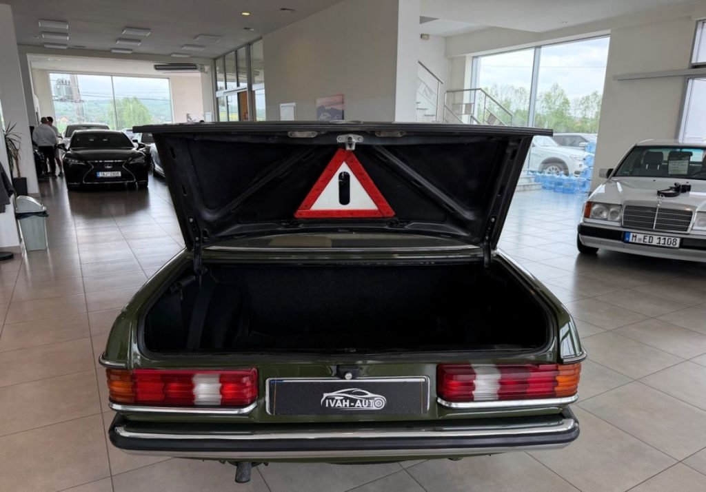 Mercedes-Benz  1982