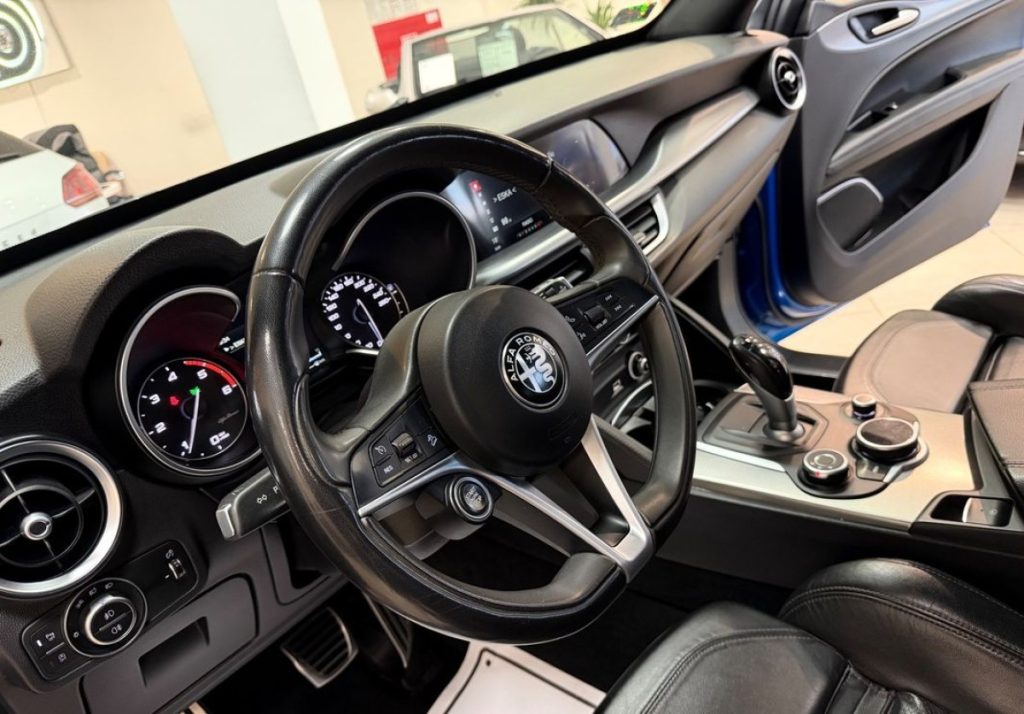 Alfa Romeo Stelvio 2017