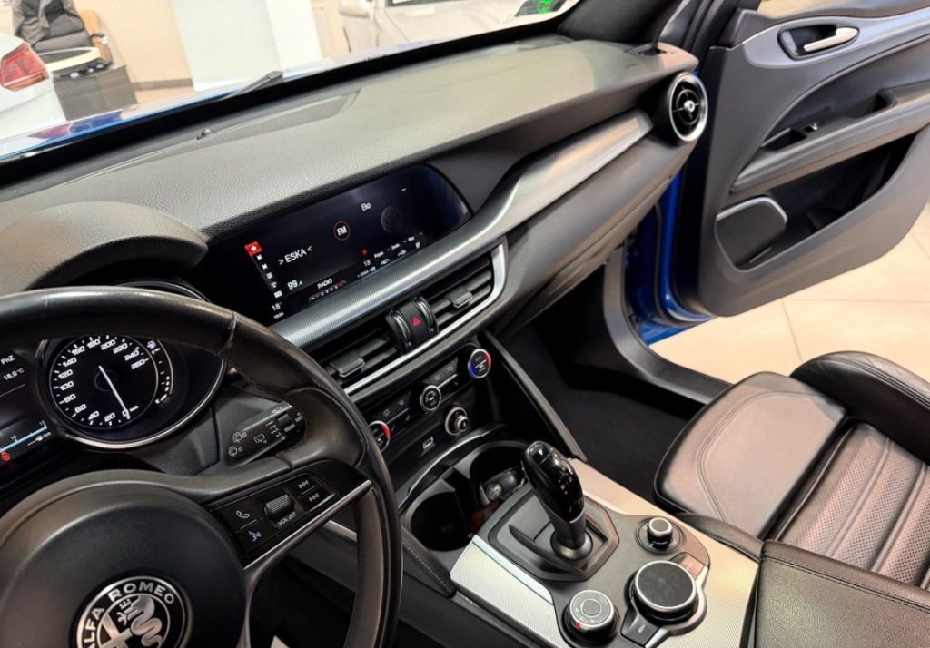 Alfa Romeo Stelvio 2017