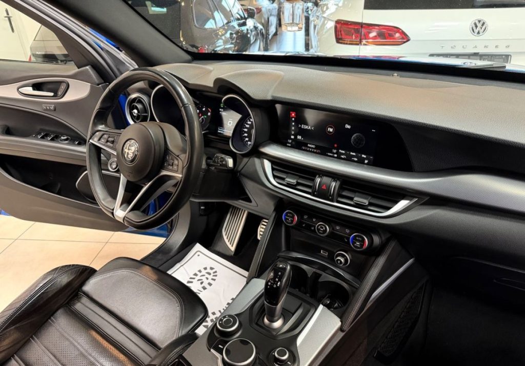 Alfa Romeo Stelvio 2017