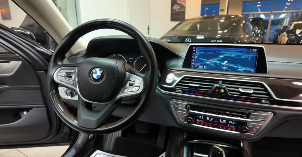 BMW 7 2016