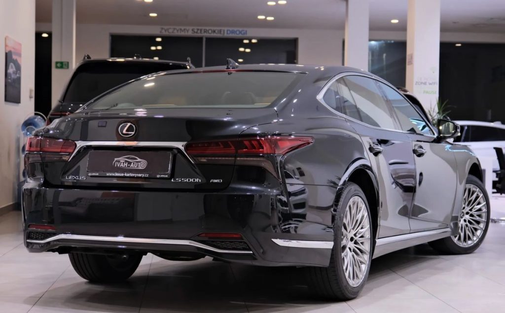 Lexus LS 2025
