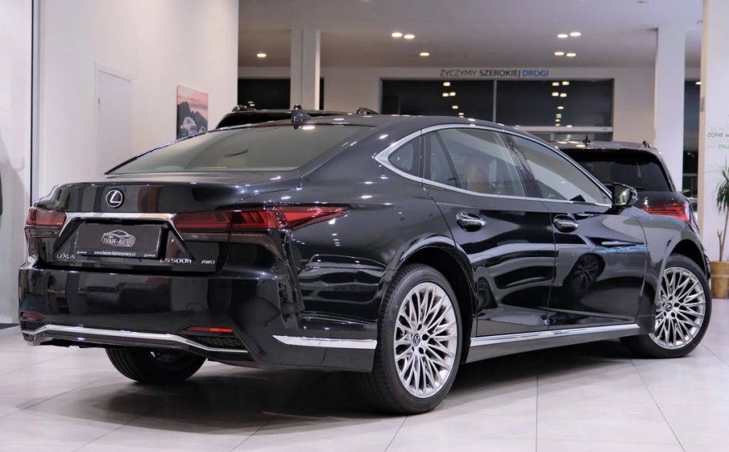 Lexus LS 2025