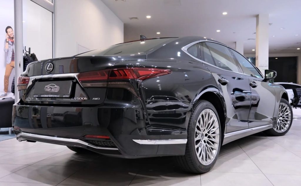 Lexus LS 2025