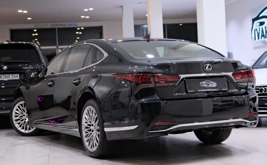 Lexus LS 2025