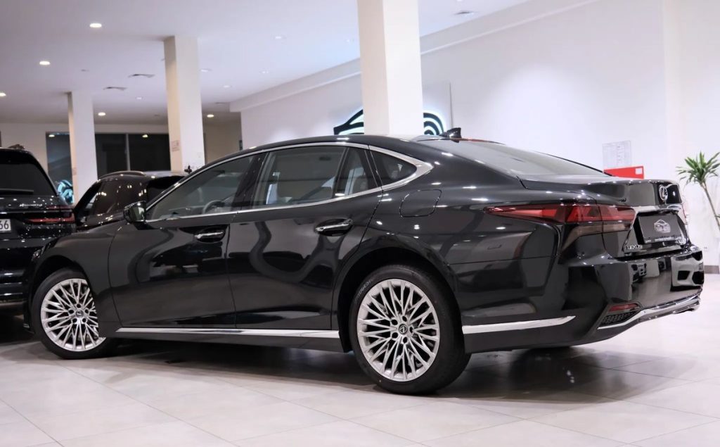 Lexus LS 2025
