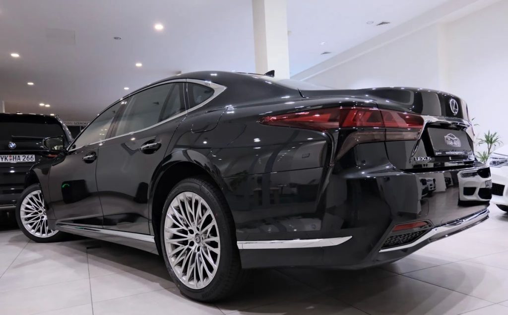 Lexus LS 2025