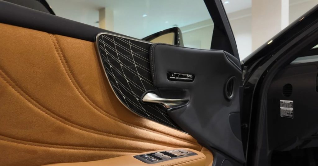 Lexus LS 2025