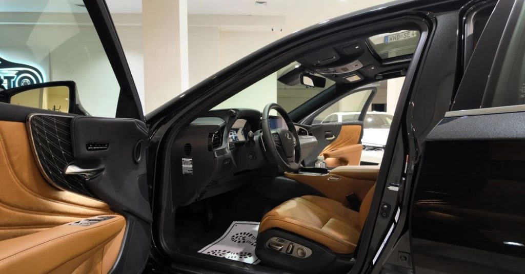 Lexus LS 2025