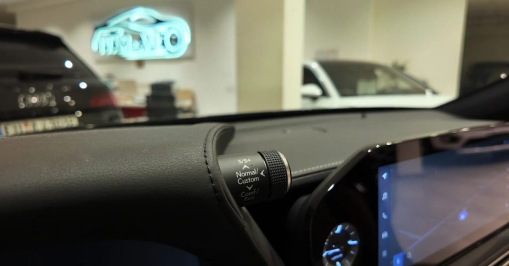 Lexus LS 2025