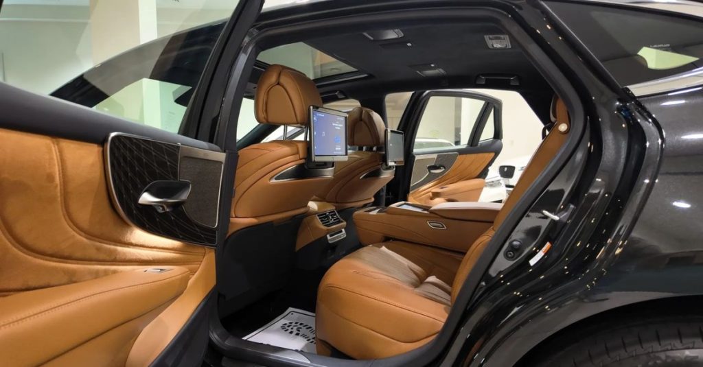 Lexus LS 2025