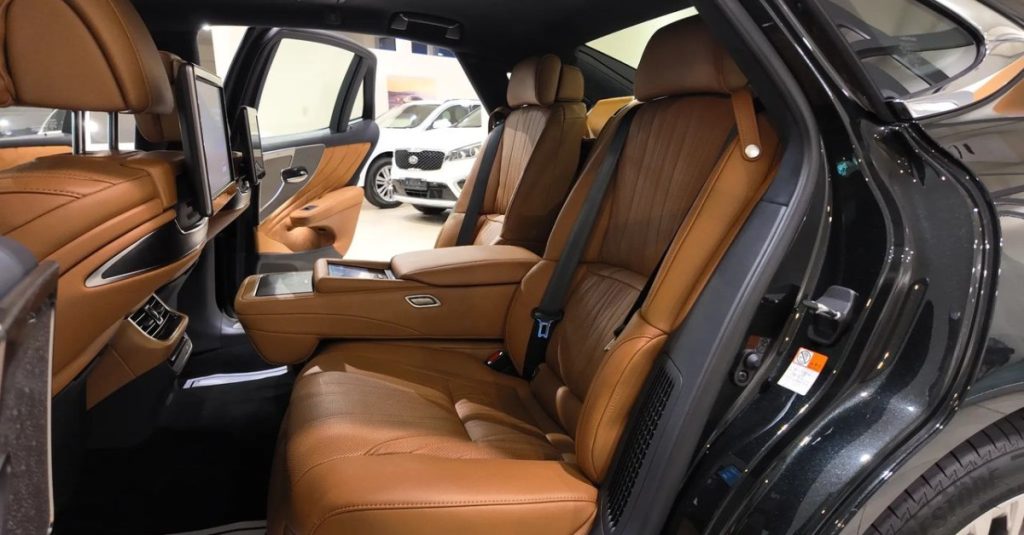 Lexus LS 2025