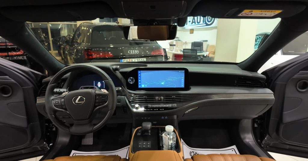 Lexus LS 2025