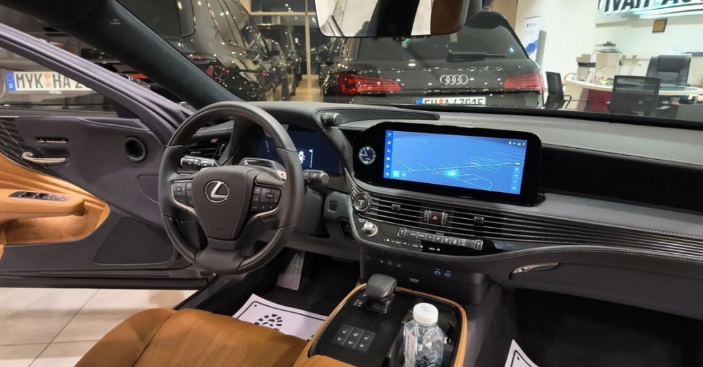 Lexus LS 2025