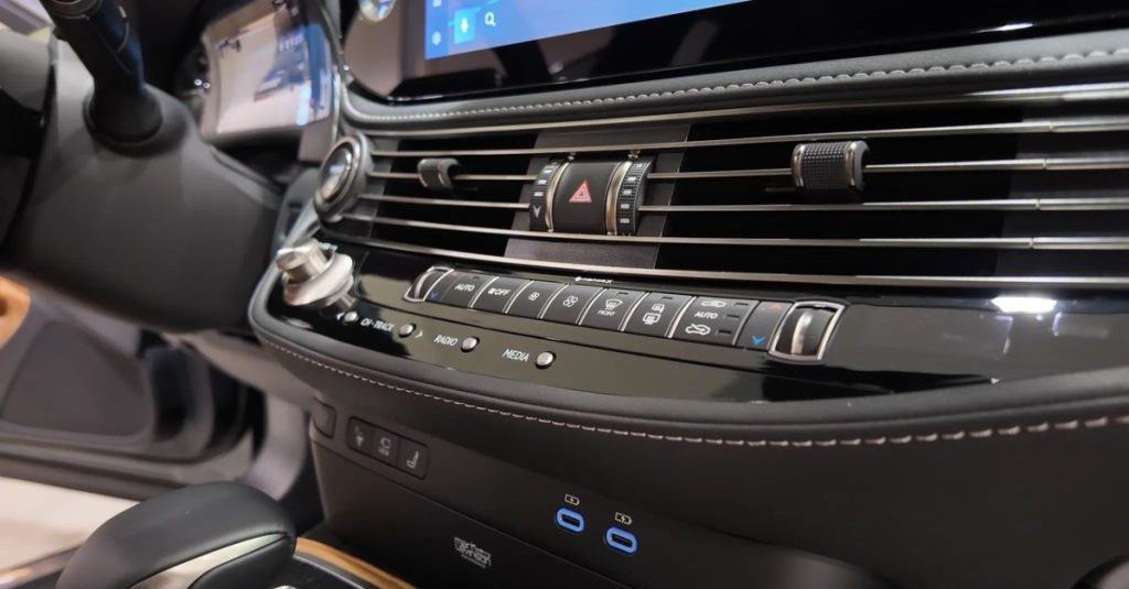 Lexus LS 2025