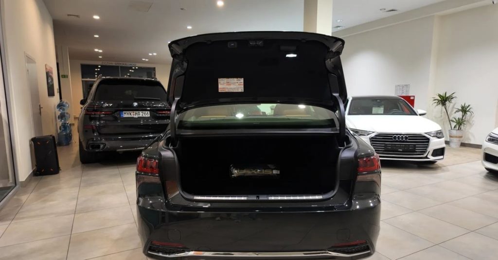 Lexus LS 2025